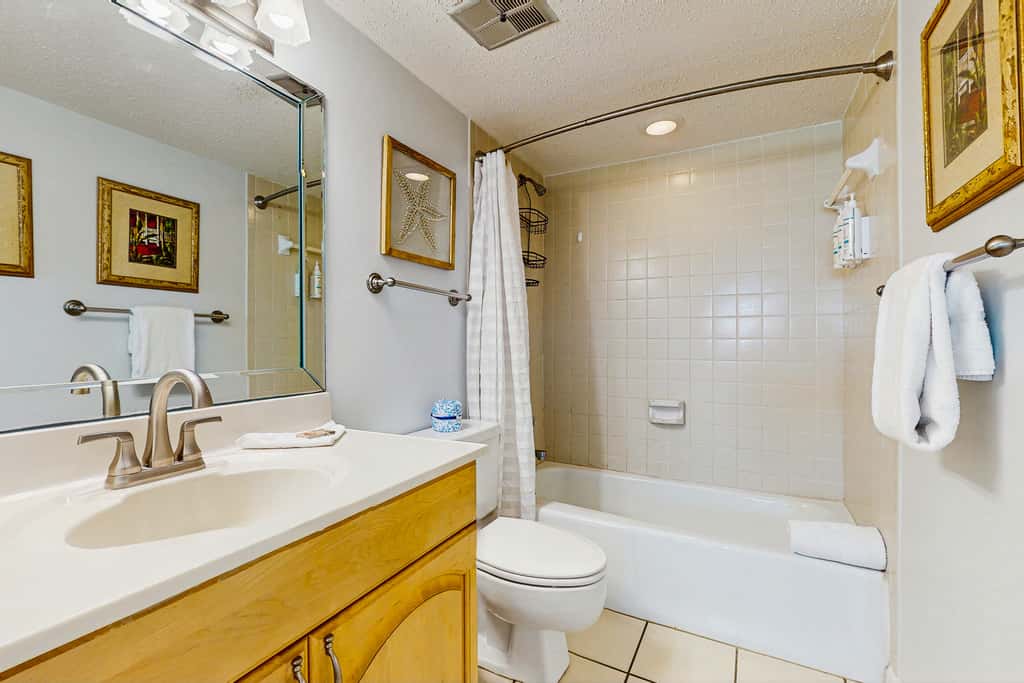 Gulf & Beachfront Condo on Fourth Floor with ocean Views, pool