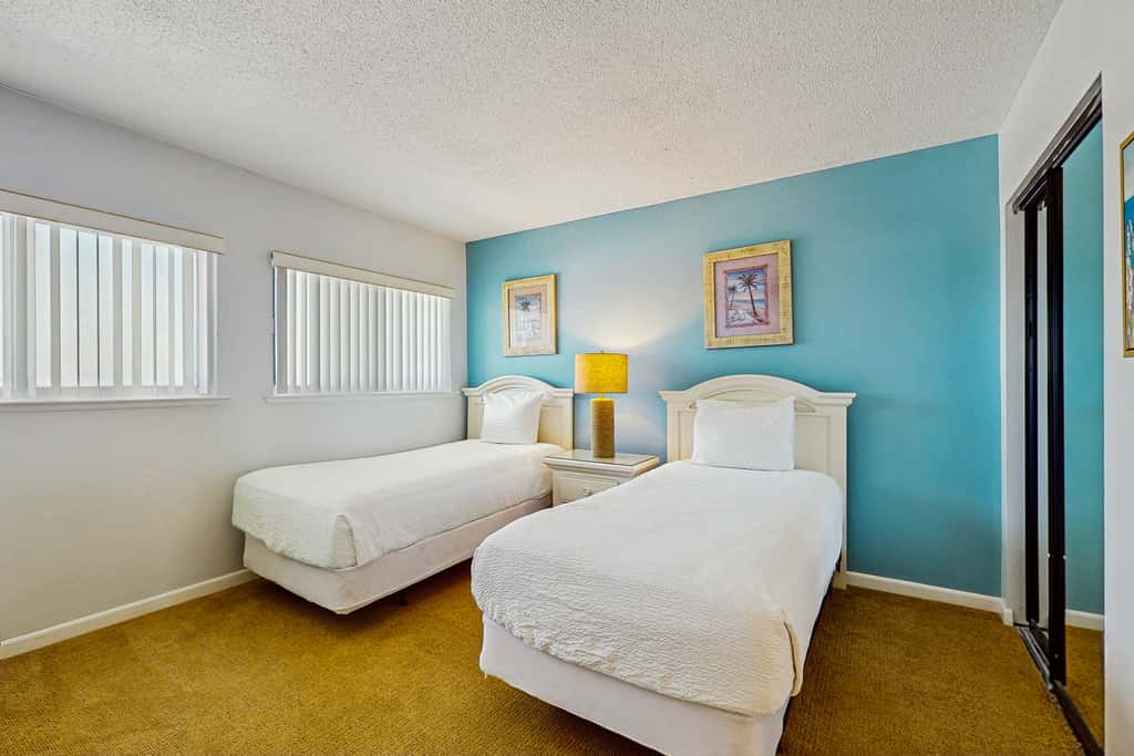 Gulf & Beachfront Condo on Fourth Floor with ocean Views, pool