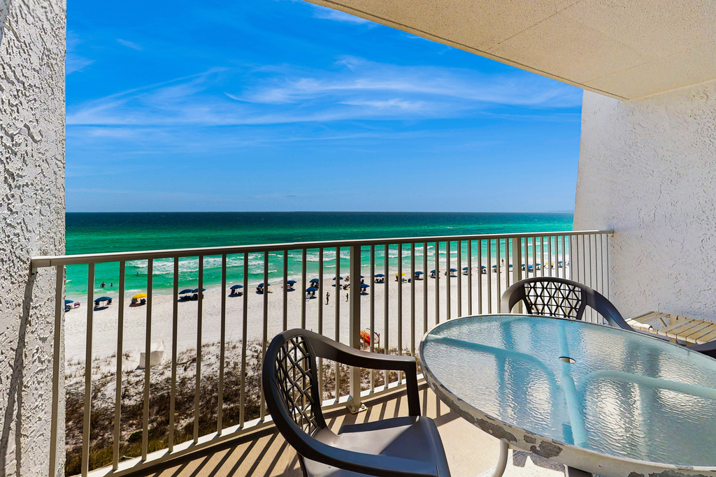 Gulf & Beachfront Condo on Fourth Floor with ocean Views, pool