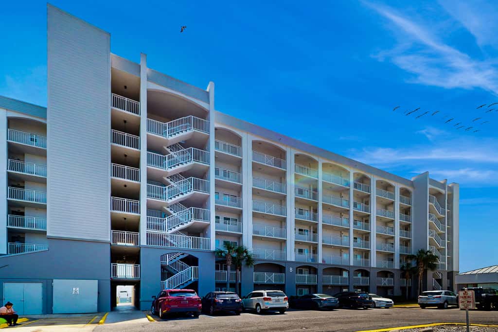 Gulf & Beachfront Condo on Fourth Floor with ocean Views, pool