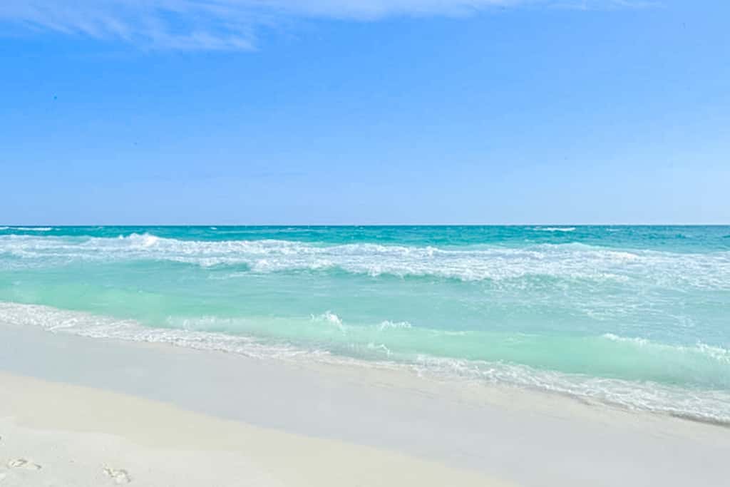 Gulf & Beachfront Condo on Fourth Floor with ocean Views, pool