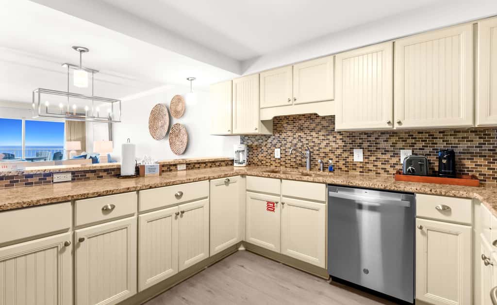 Beach & Gulf-front Condo on Fifth Floor with outdoor Pool, Gym