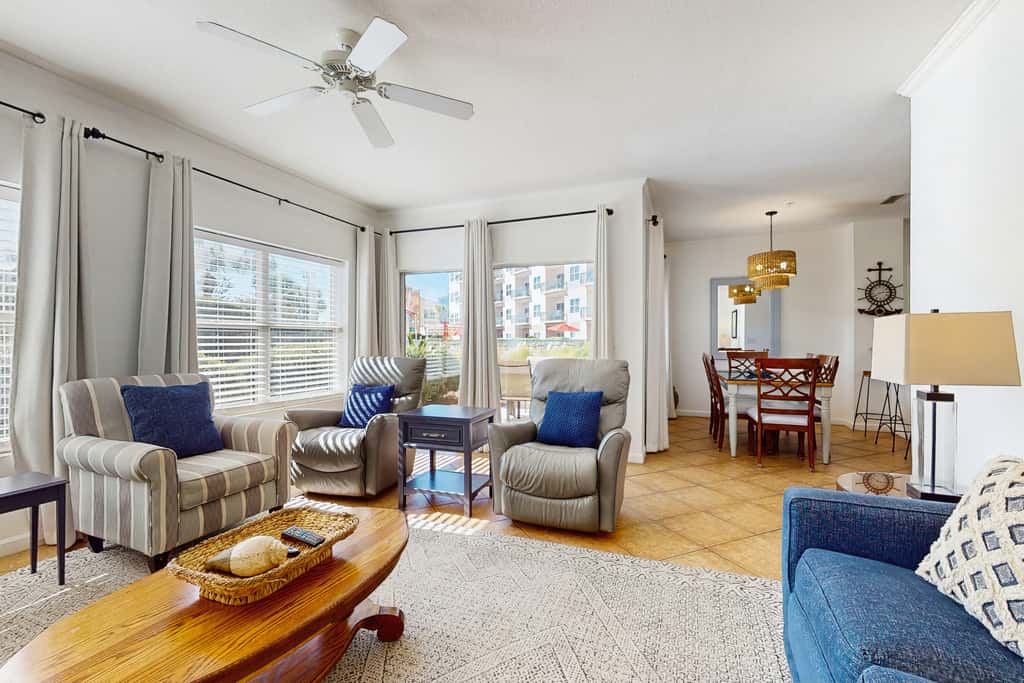 Comfortable ground floor condo with pool & hot tub access, W&D, WiFi, and AC