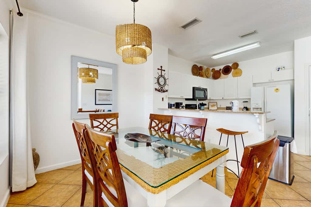 Comfortable ground floor condo with pool & hot tub access, W&D, WiFi, and AC