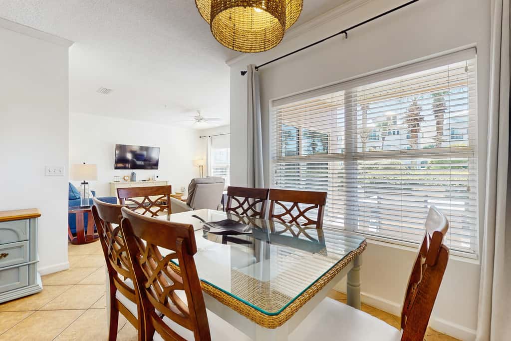 Comfortable ground floor condo with pool & hot tub access, W&D, WiFi, and AC