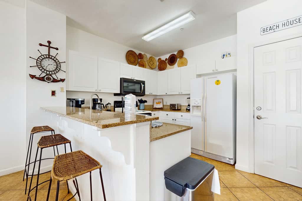 Comfortable ground floor condo with pool & hot tub access, W&D, WiFi, and AC