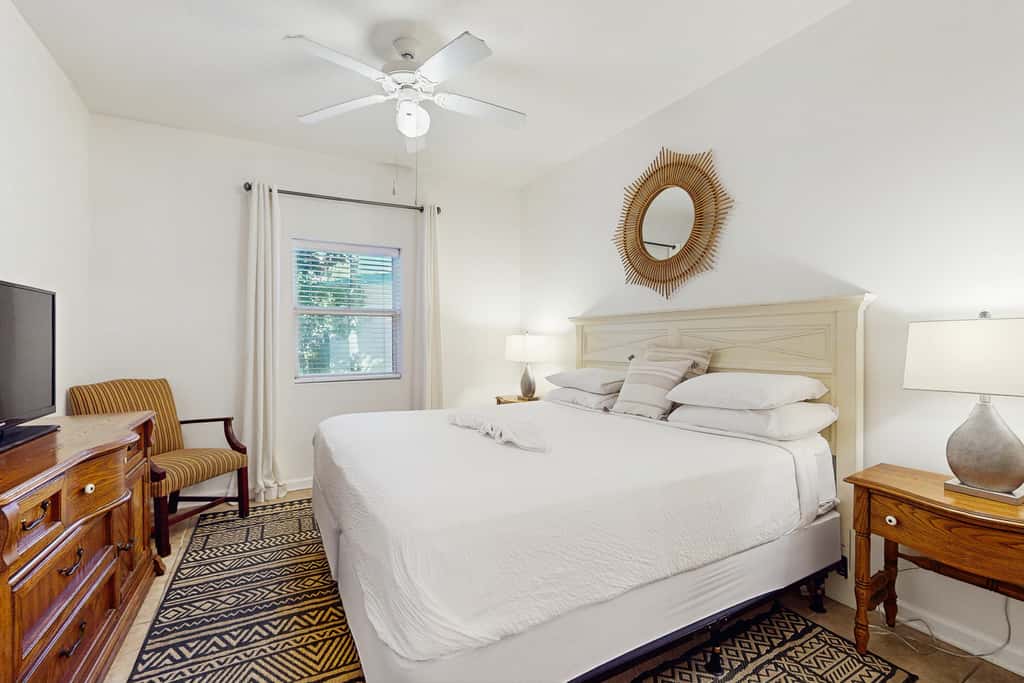 Comfortable ground floor condo with pool & hot tub access, W&D, WiFi, and AC