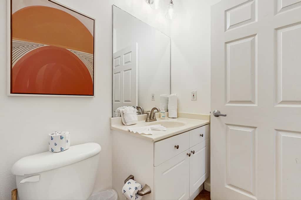 Comfortable ground floor condo with pool & hot tub access, W&D, WiFi, and AC