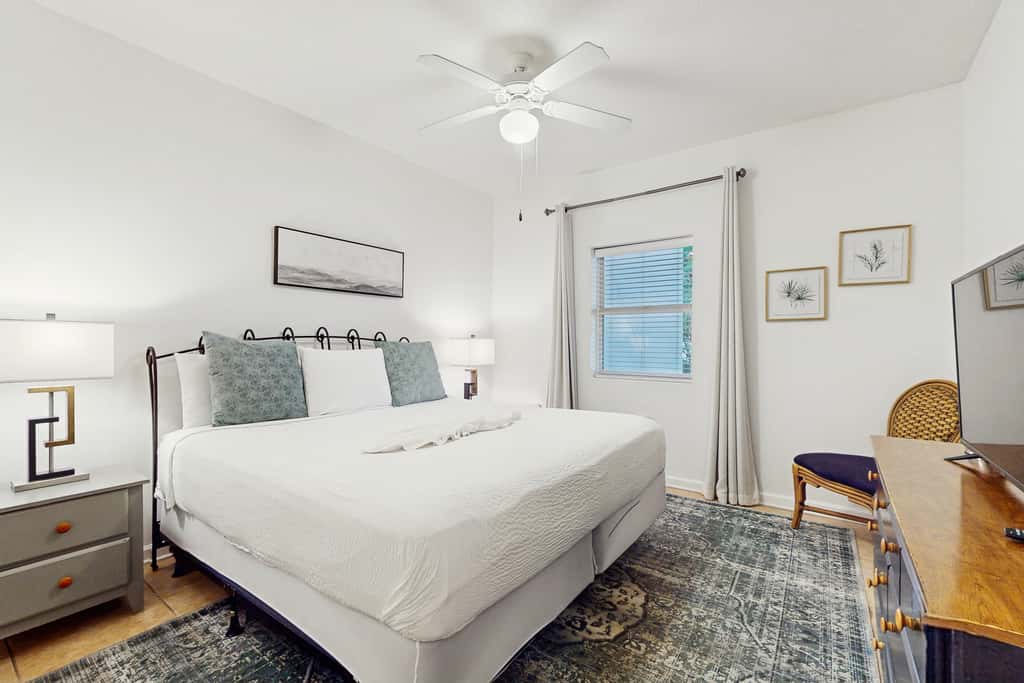 Comfortable ground floor condo with pool & hot tub access, W&D, WiFi, and AC