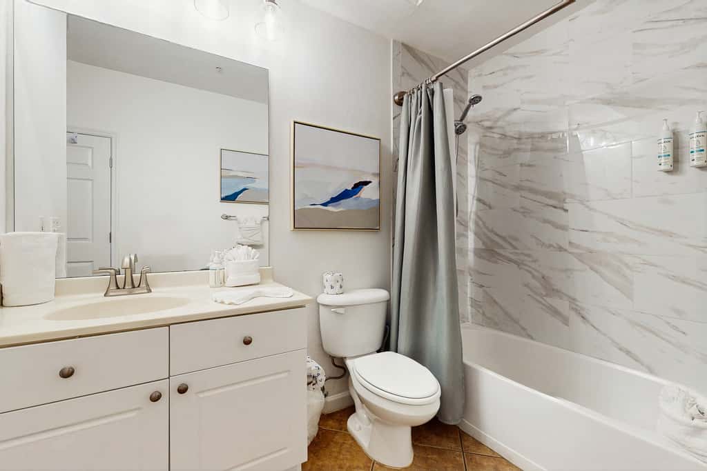 Comfortable ground floor condo with pool & hot tub access, W&D, WiFi, and AC