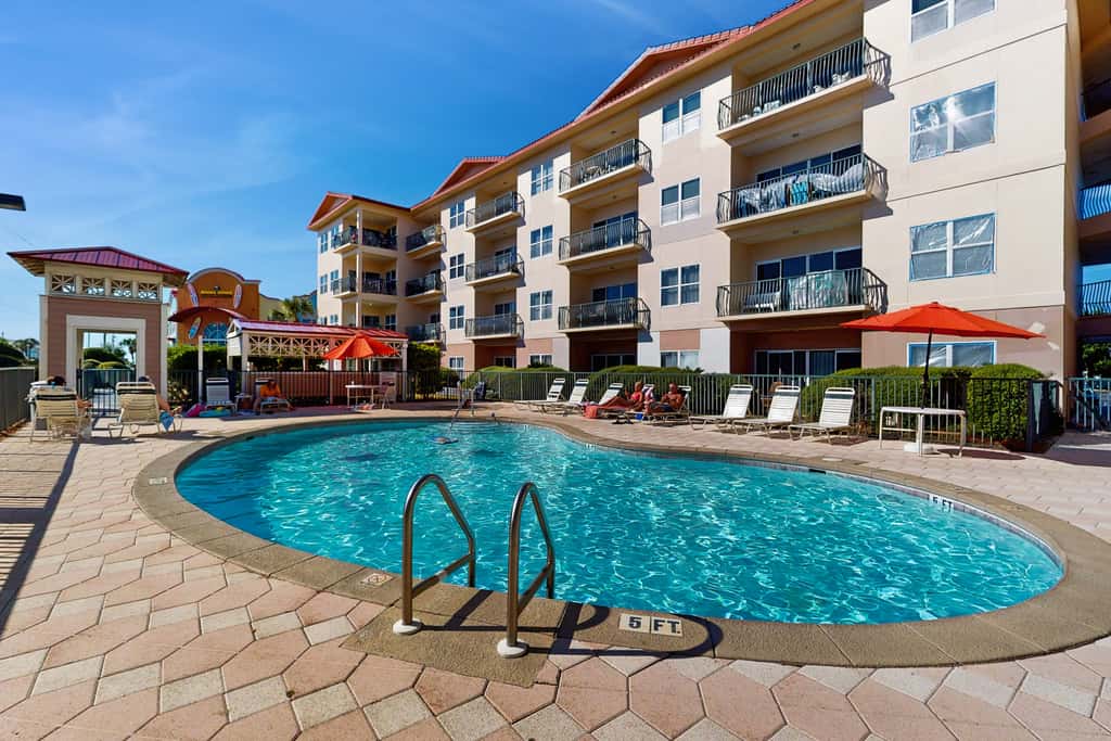 Comfortable ground floor condo with pool & hot tub access, W&D, WiFi, and AC