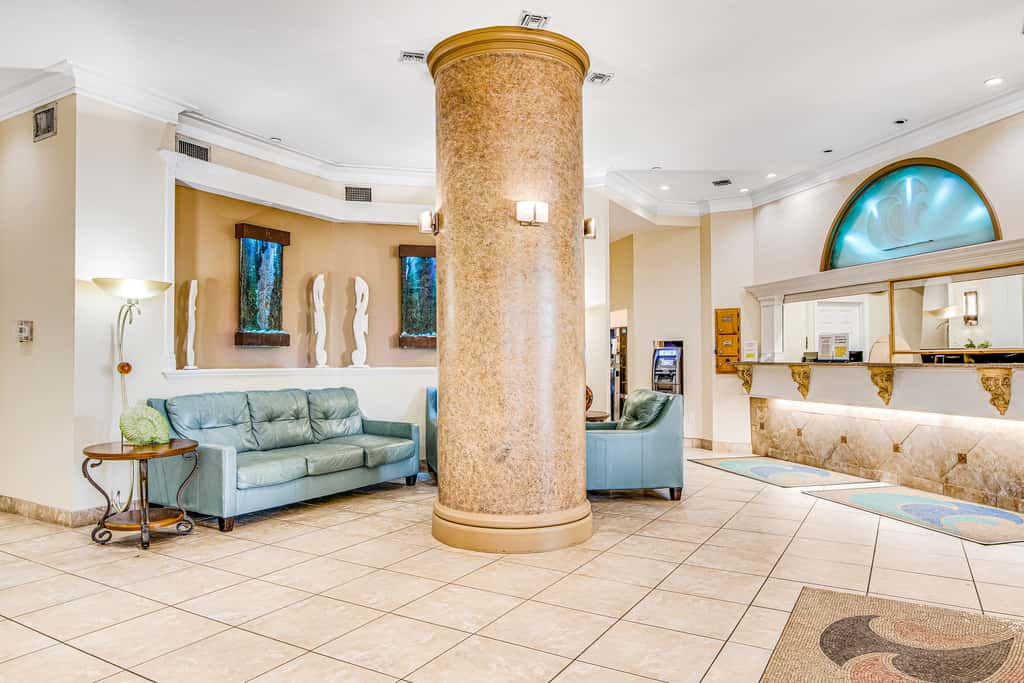 Beautiful resort studio with an amazing ocean view,  heated pool, hot tubs, & fitness center