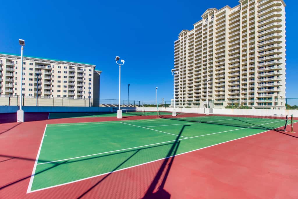 Beautiful resort studio with an amazing ocean view,  heated pool, hot tubs, & fitness center