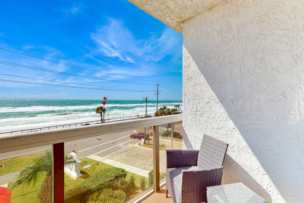 Beautiful Gulf-front retreat with central AC, shared pool & hot tub, free WiFi,