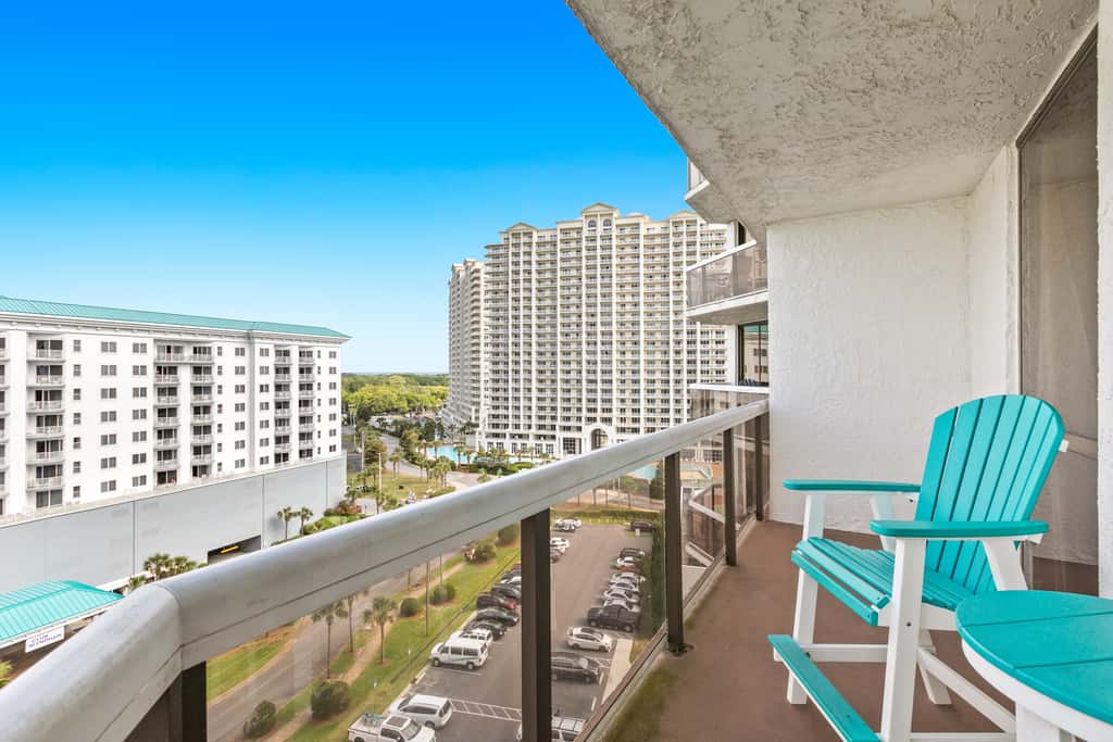 Gorgeous and well appointed efficiency with shared pool and beach access