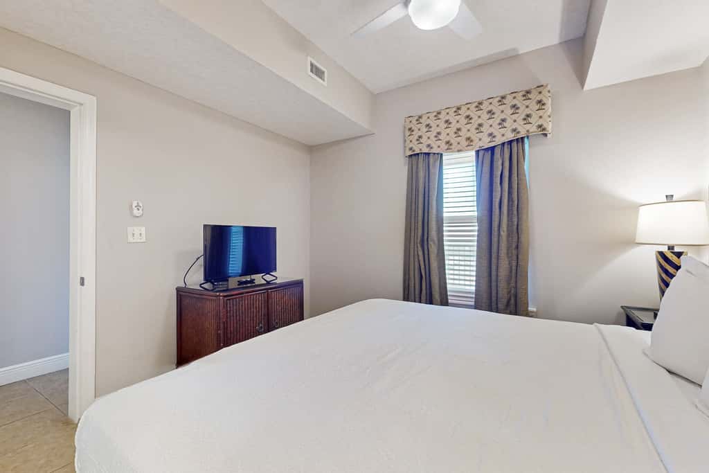 Gulf View Condo in Miramar Beach with Pool ,Gym and Beach Access