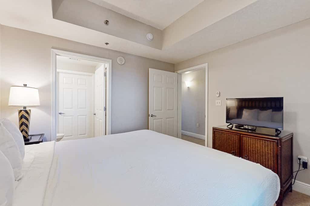 Gulf View Condo in Miramar Beach with Pool ,Gym and Beach Access
