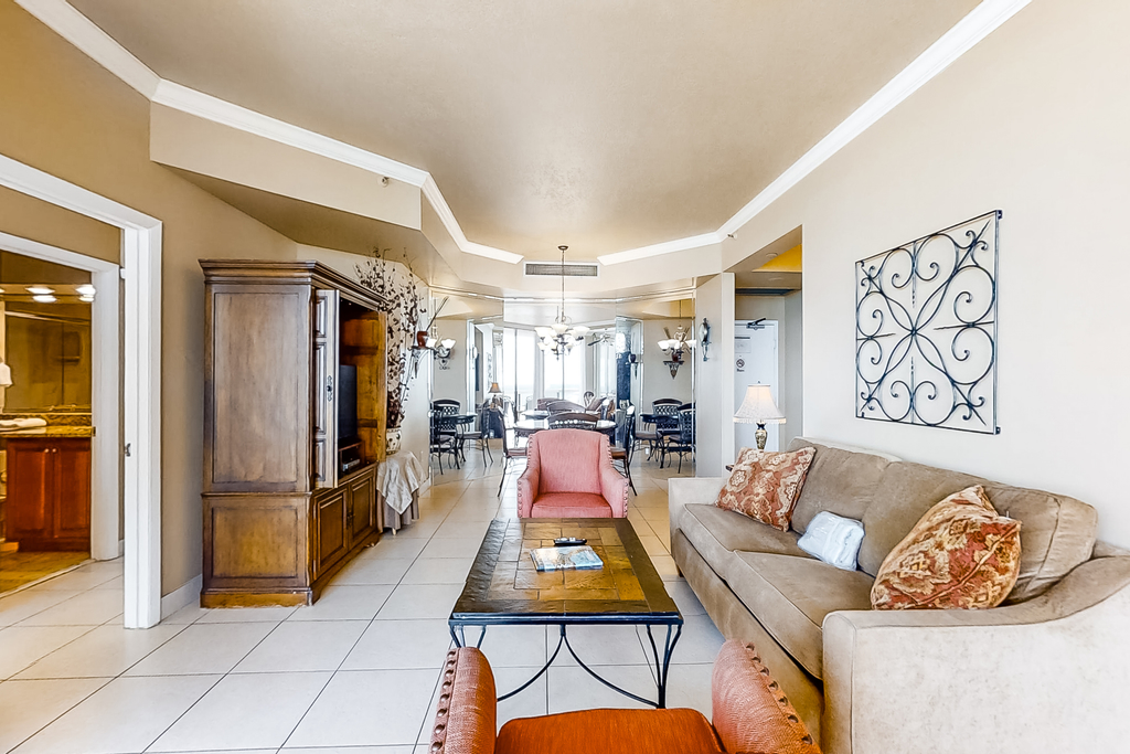 Lovely waterfront villa with Ocean views, internet, washer and dryer, central AC