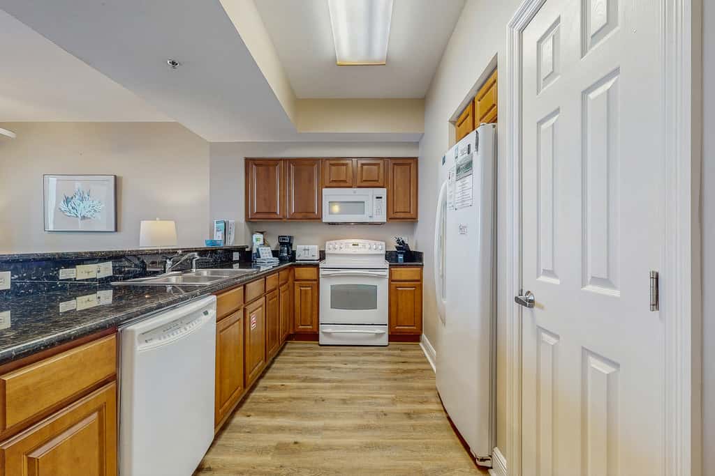 Beachfront Condo with Beach Views,Private Balcony and Pool Access in Miramar Beach