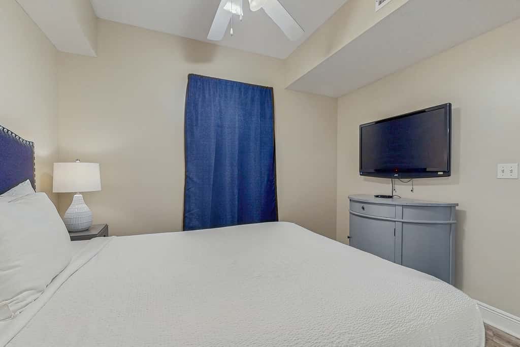 Beachfront Condo with Beach Views,Private Balcony and Pool Access in Miramar Beach