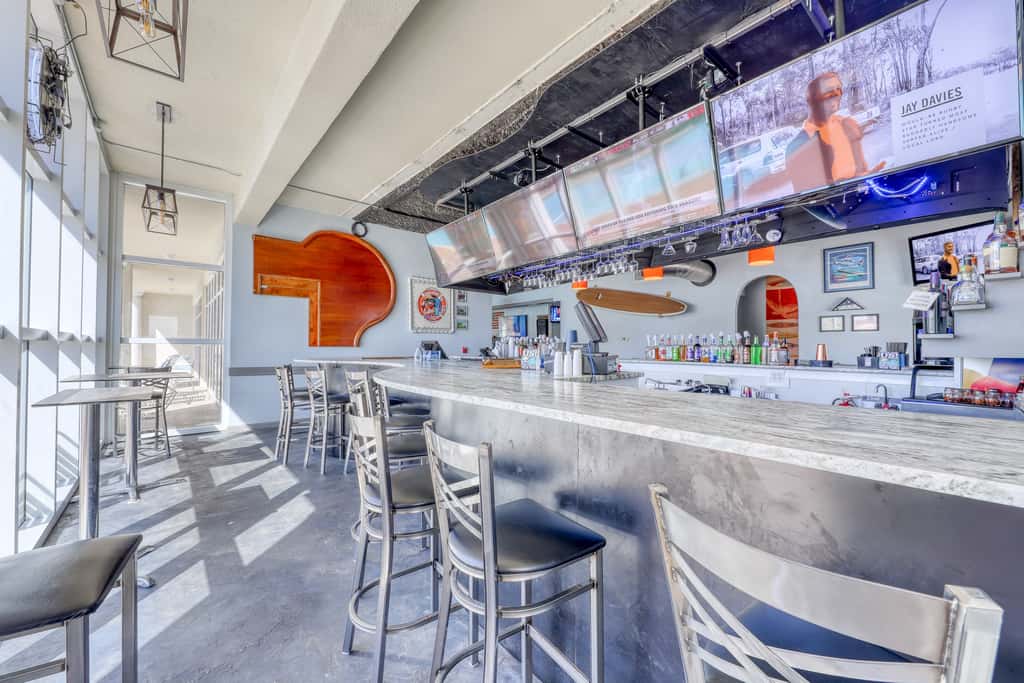 Beachfront Condo with Beach Views,Private Balcony and Pool Access in Miramar Beach