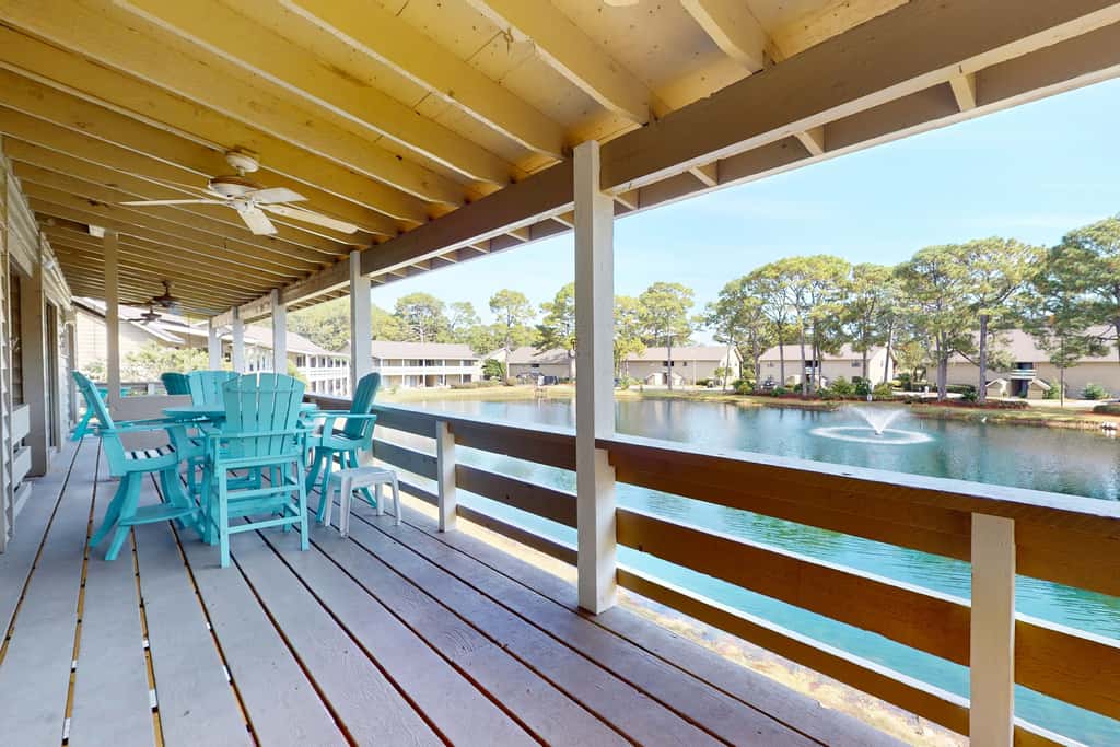 Lakefront condo with on-site golf, pool access, tennis, gym, & balcony