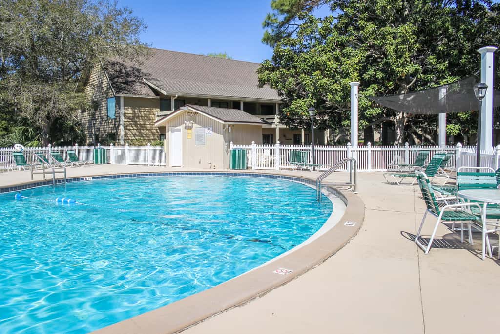 Lakefront condo with on-site golf, pool access, tennis, gym, & balcony
