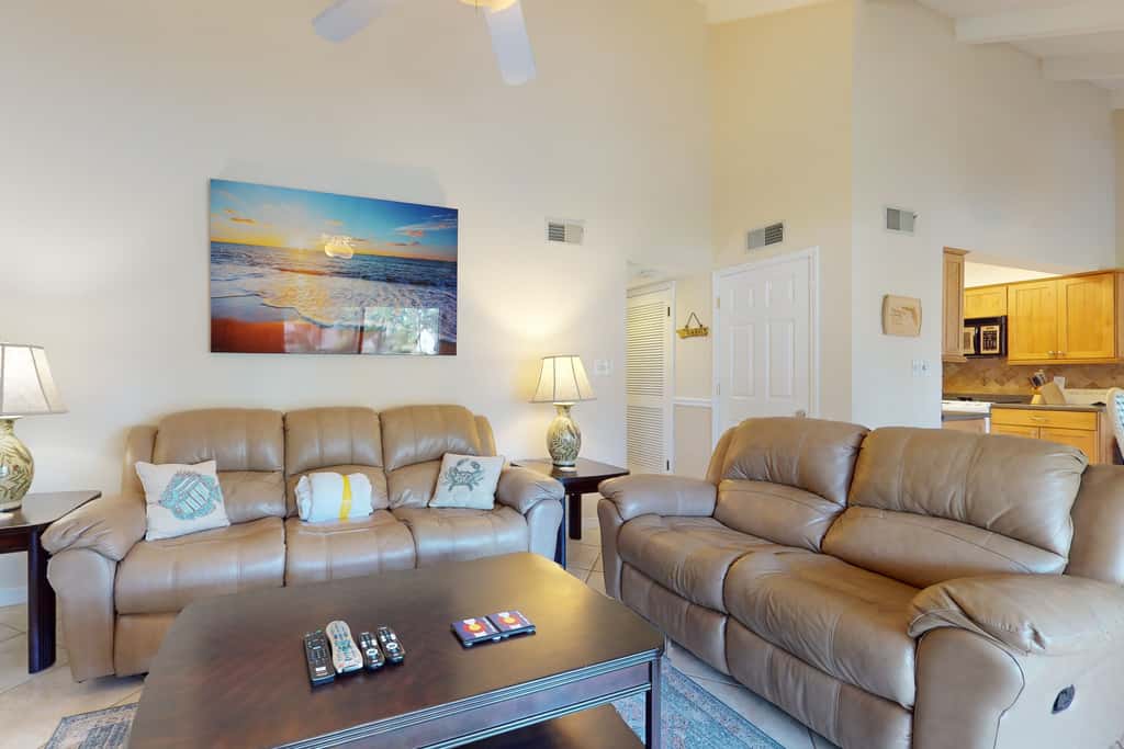 Lakefront condo with on-site golf, pool access, tennis, gym, & balcony