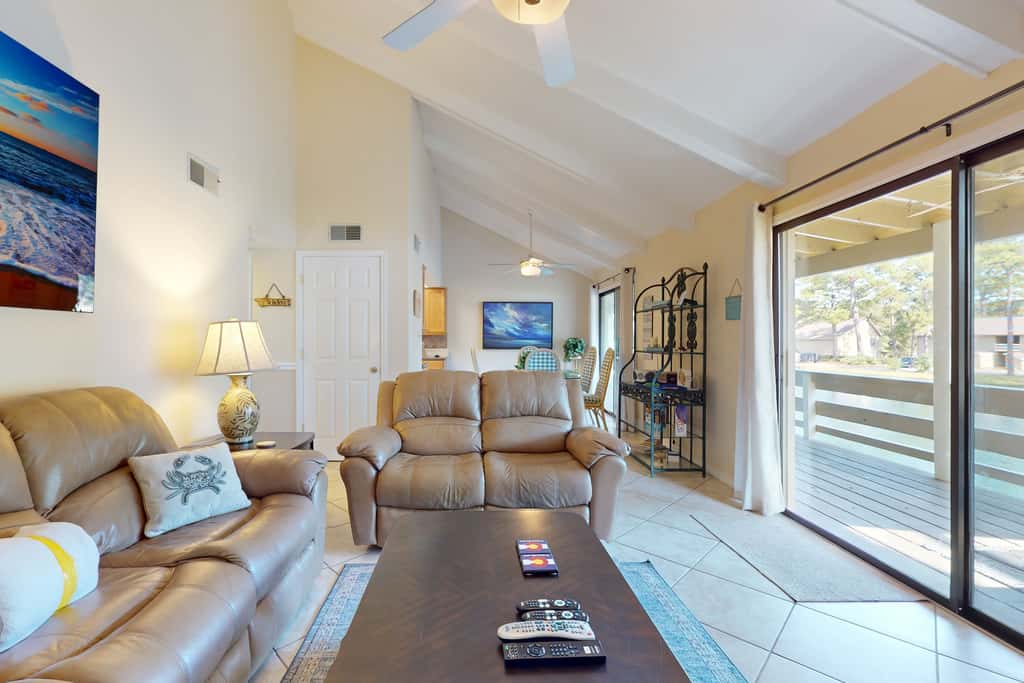 Lakefront condo with on-site golf, pool access, tennis, gym, & balcony