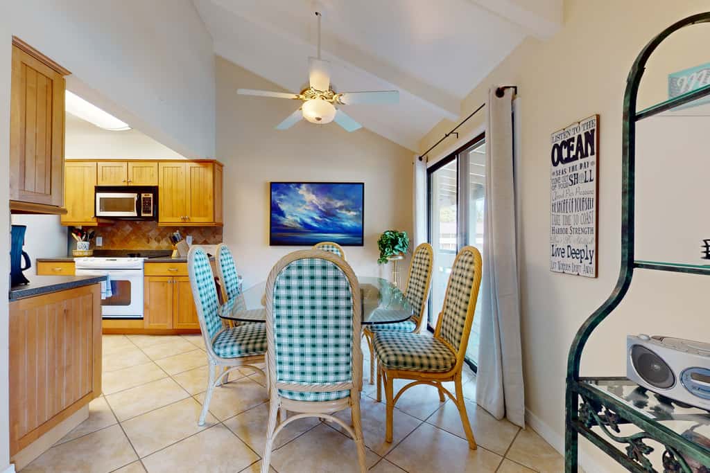 Lakefront condo with on-site golf, pool access, tennis, gym, & balcony
