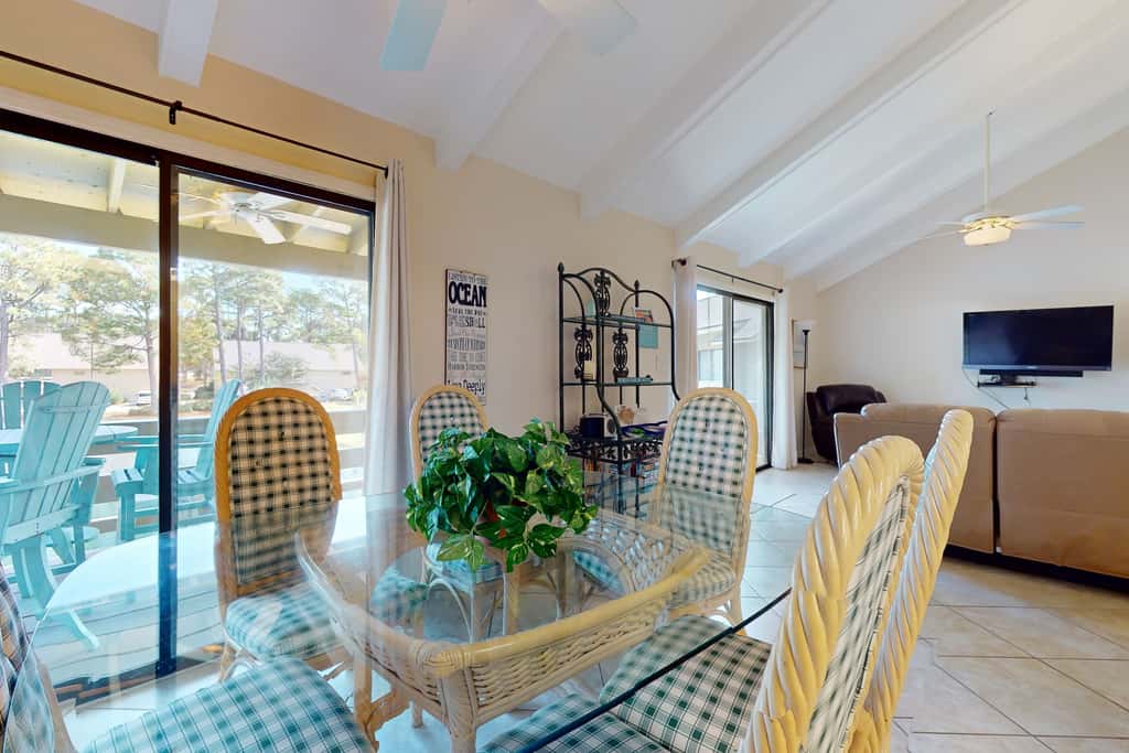 Lakefront condo with on-site golf, pool access, tennis, gym, & balcony
