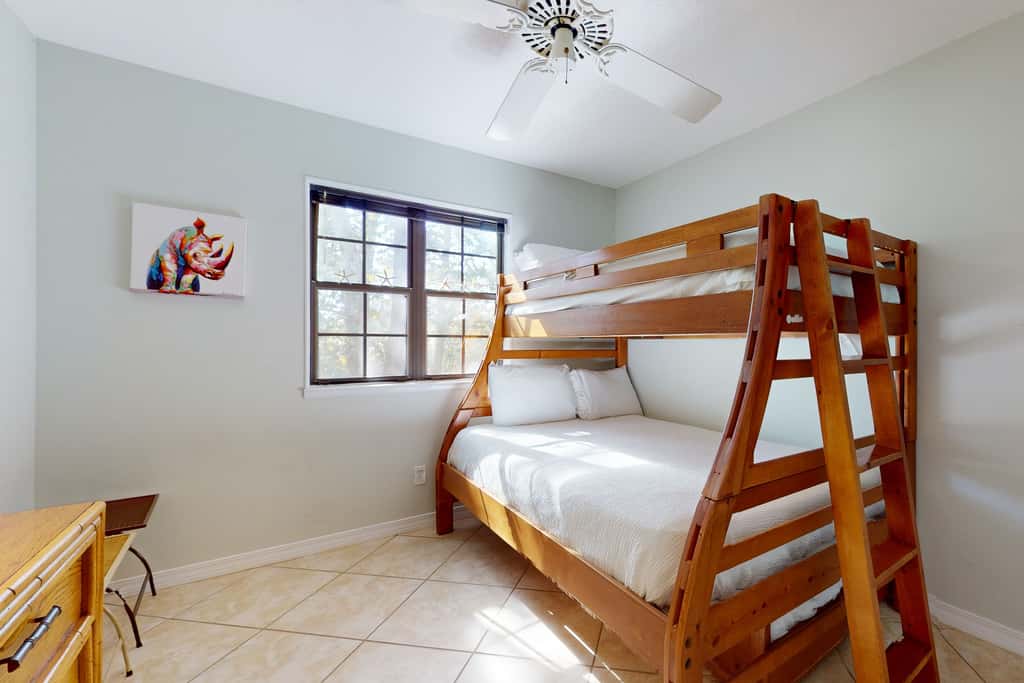 Lakefront condo with on-site golf, pool access, tennis, gym, & balcony