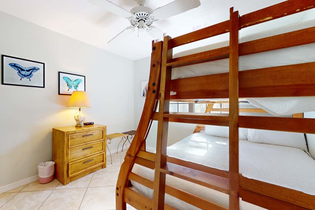 Lakefront condo with on-site golf, pool access, tennis, gym, & balcony