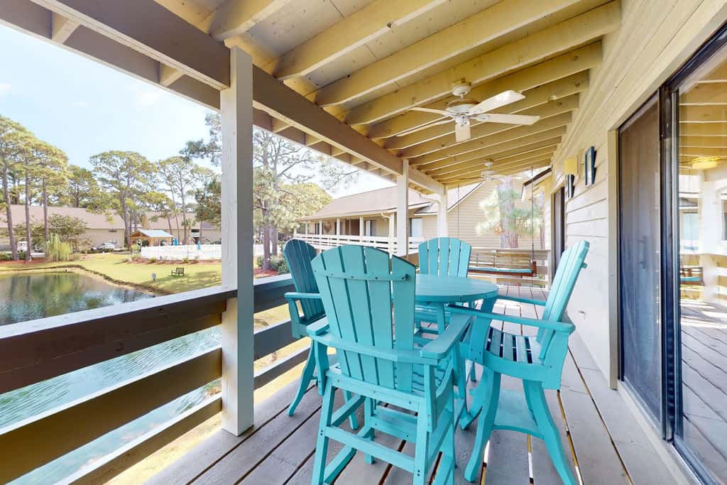 Lakefront condo with on-site golf, pool access, tennis, gym, & balcony