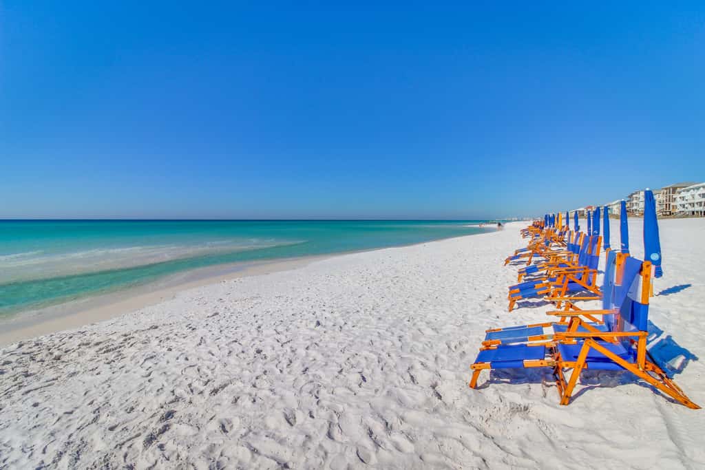 Lakefront condo with on-site golf, pool access, tennis, gym, & balcony