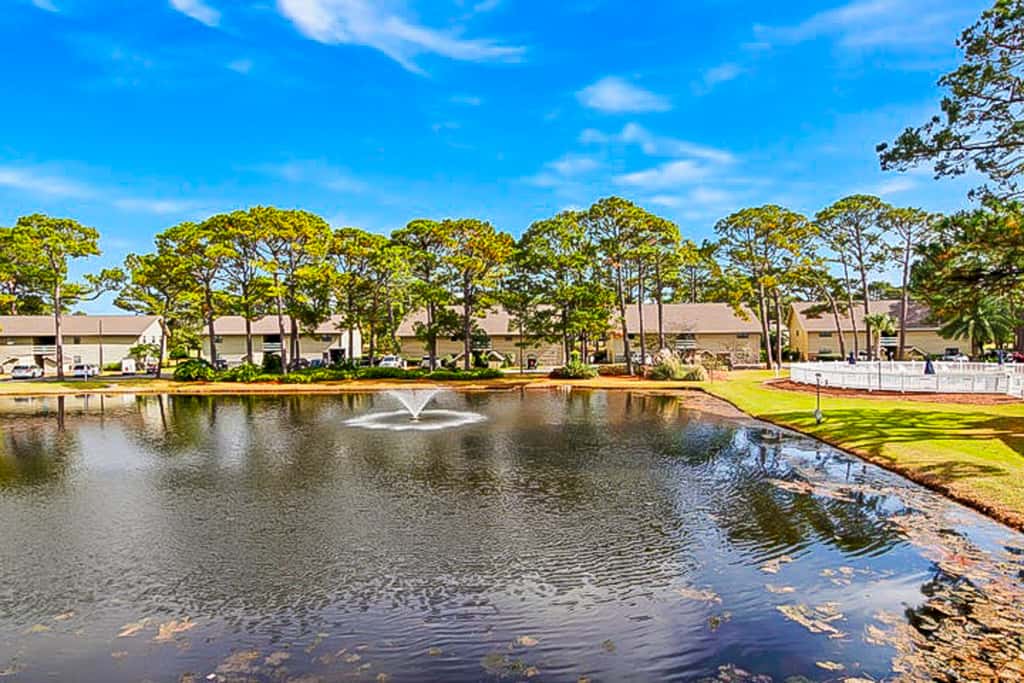 Lakefront condo with on-site golf, pool access, tennis, gym, & balcony