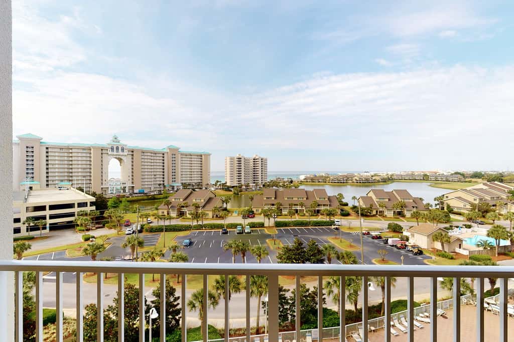 Seventh Floor Condo with Beach View Pool Gym and Private Balcony
