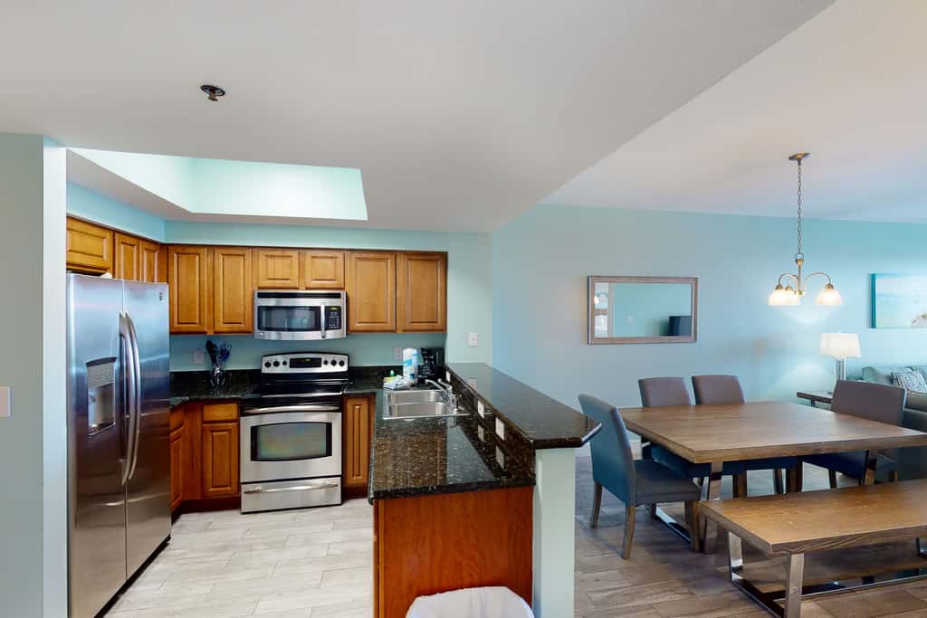 Seventh Floor Condo with Beach View Pool Gym and Private Balcony