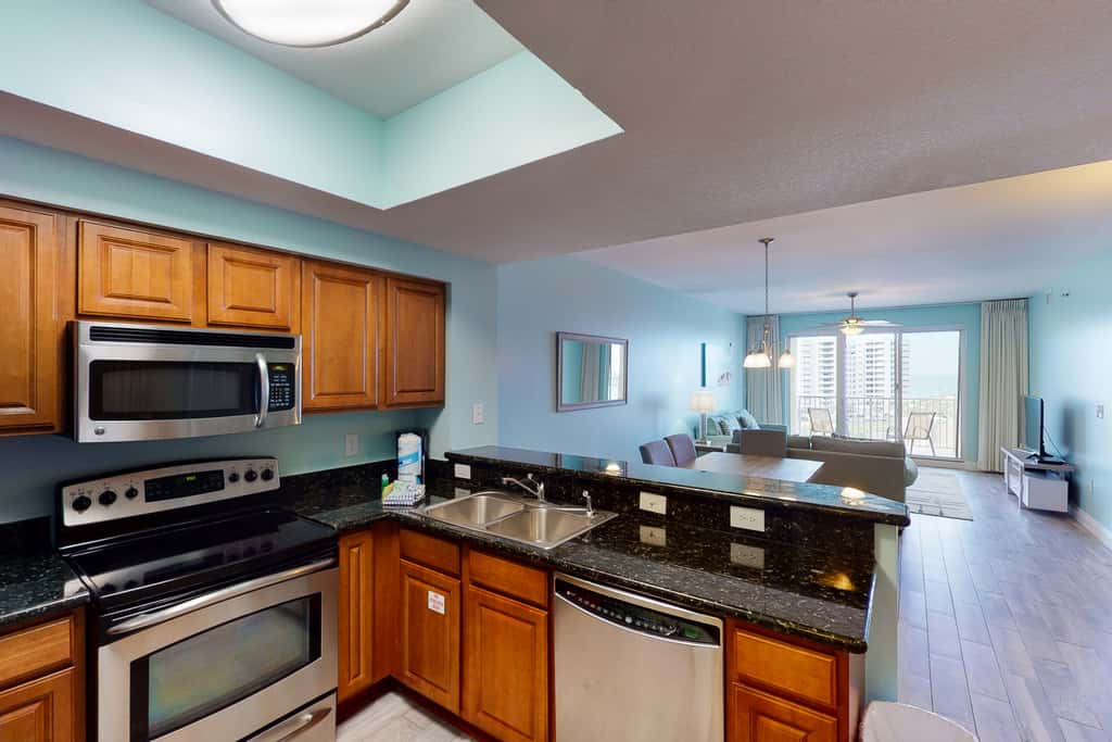 Seventh Floor Condo with Beach View Pool Gym and Private Balcony