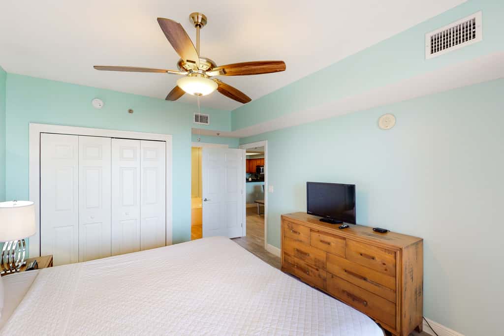 Seventh Floor Condo with Beach View Pool Gym and Private Balcony