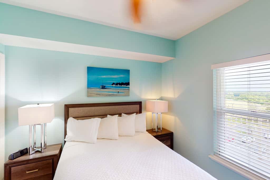 Seventh Floor Condo with Beach View Pool Gym and Private Balcony