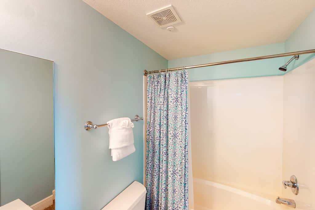 Seventh Floor Condo with Beach View Pool Gym and Private Balcony
