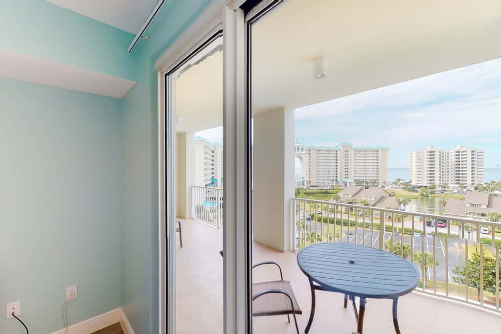 Seventh Floor Condo with Beach View Pool Gym and Private Balcony