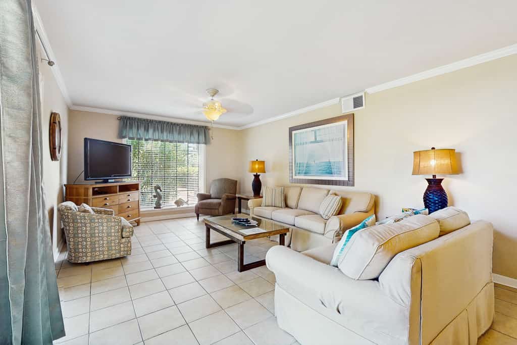 Cozy coastal ground floor condo with patio, shared pool & beach access