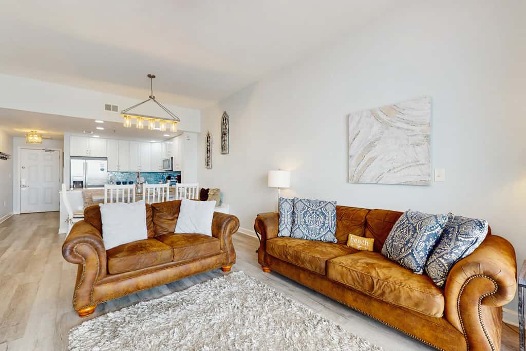 Beautiful and spacious condo with shared pool & beach access