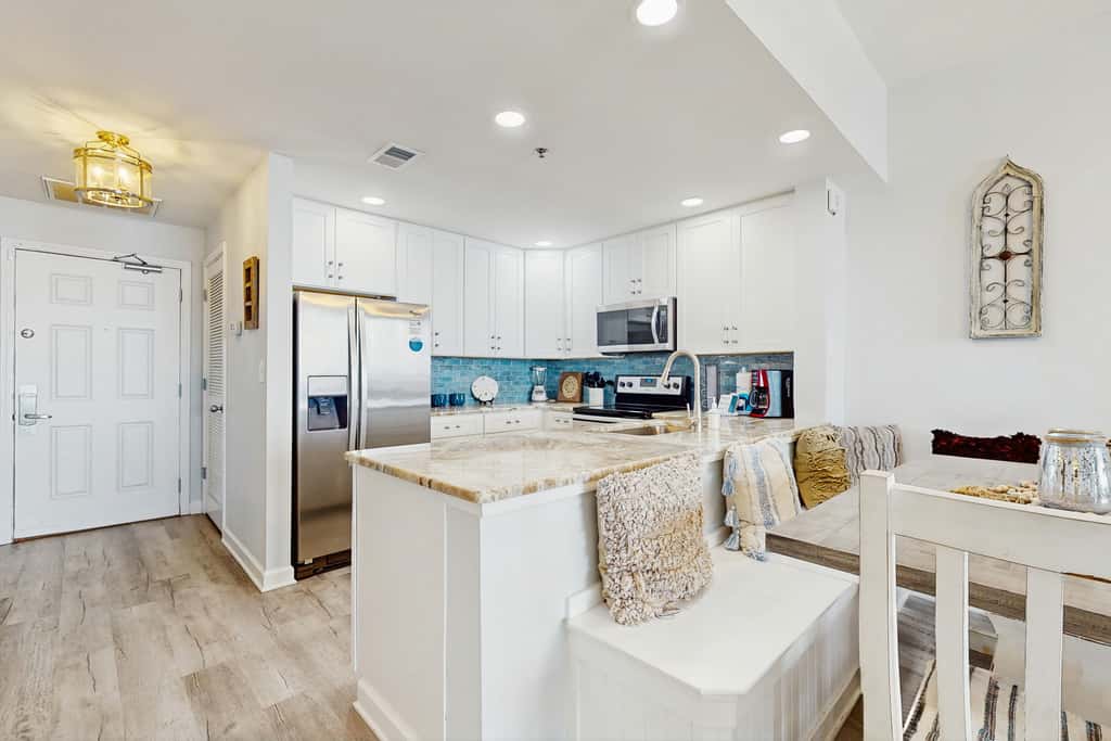 Beautiful and spacious condo with shared pool & beach access