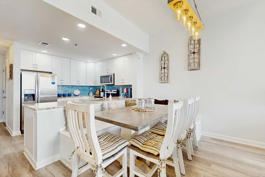 Beautiful and spacious condo with shared pool & beach access