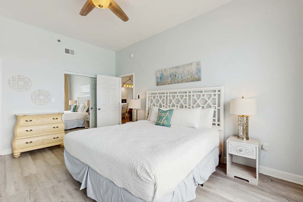Beautiful and spacious condo with shared pool & beach access