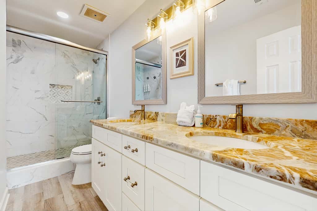 Beautiful and spacious condo with shared pool & beach access