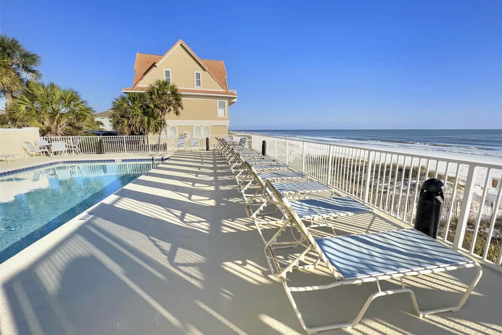 Beautiful and spacious condo with shared pool & beach access